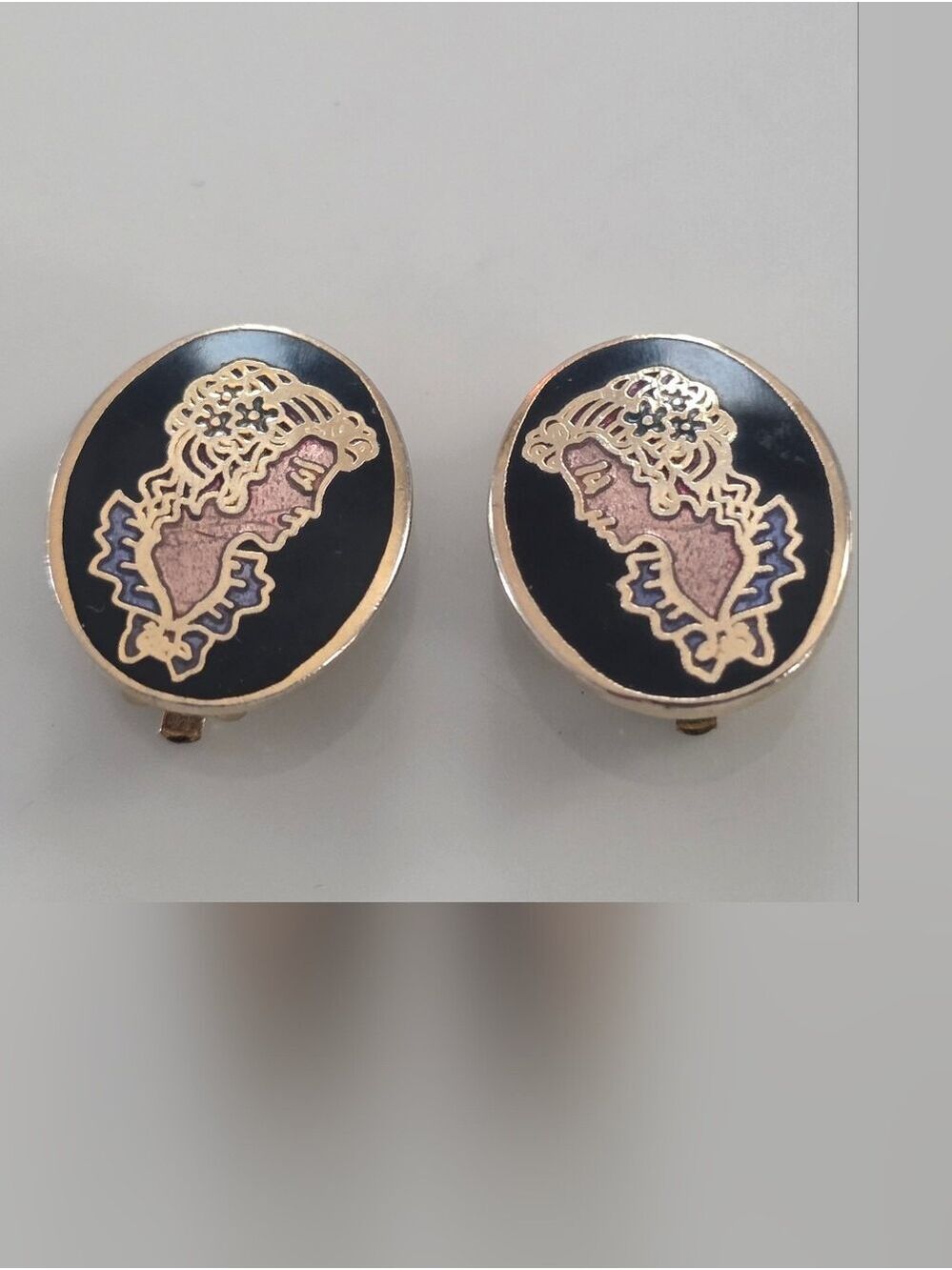 Vintage Nouveau Cameo Roccoco Clip On Earrings